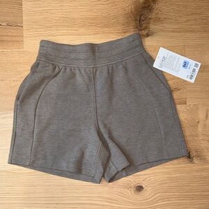 NWT Lululemon scuba High-Waist Knit Short 5” waffle shorts XXS warm ash gray